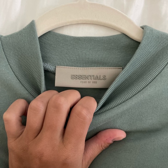 SOLD Essentials Fear Of God T Shirt - Picture 3 of 5